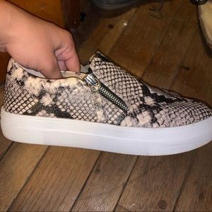 Steve Madden slip ons size 8